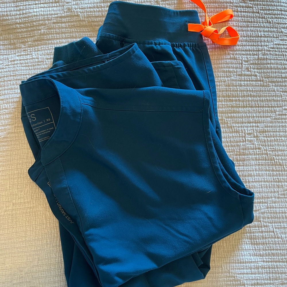 Women’s FIGS scrub set